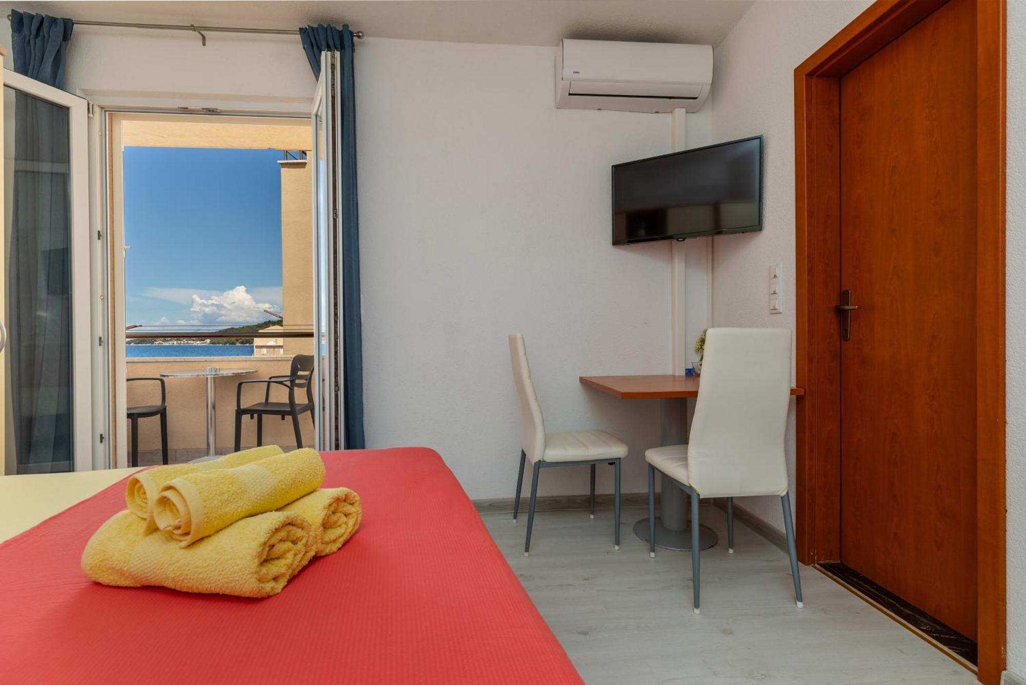 Apartments By The Sea Drasnice, Makarska - 6697 外观 照片