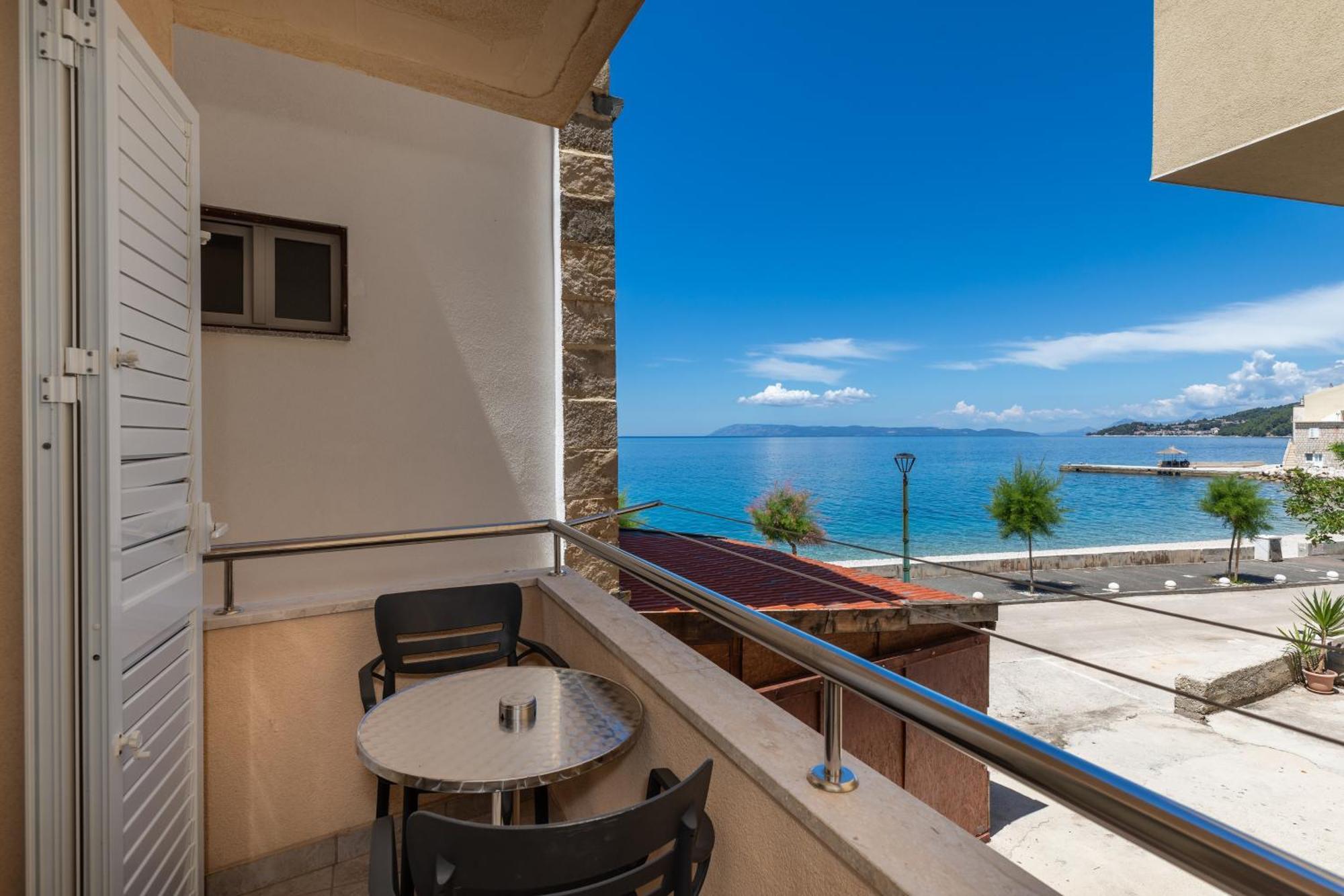 Apartments By The Sea Drasnice, Makarska - 6697 外观 照片