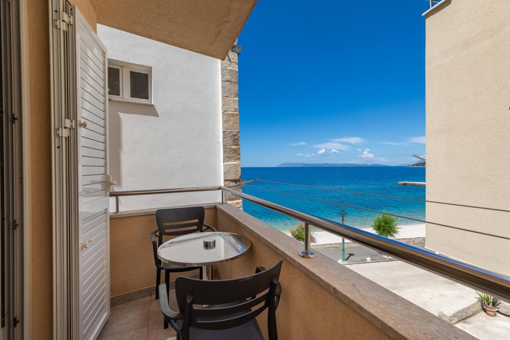 Apartments By The Sea Drasnice, Makarska - 6697 外观 照片