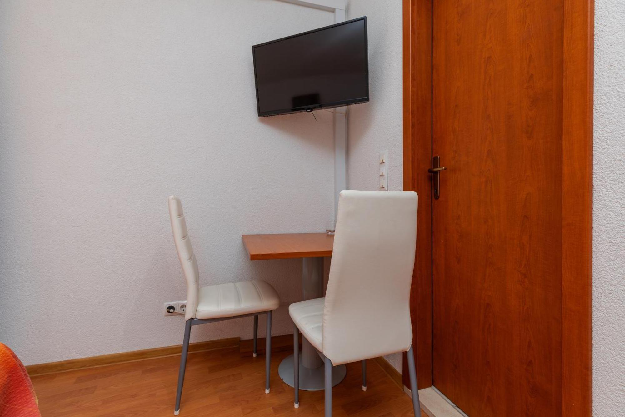 Apartments By The Sea Drasnice, Makarska - 6697 外观 照片
